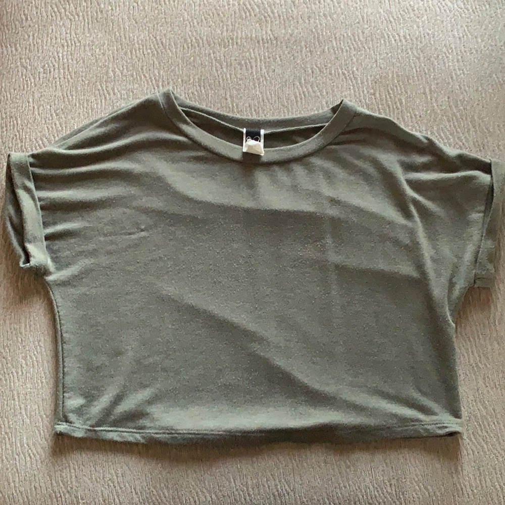 Small Windsor Crop t shirt - olive green